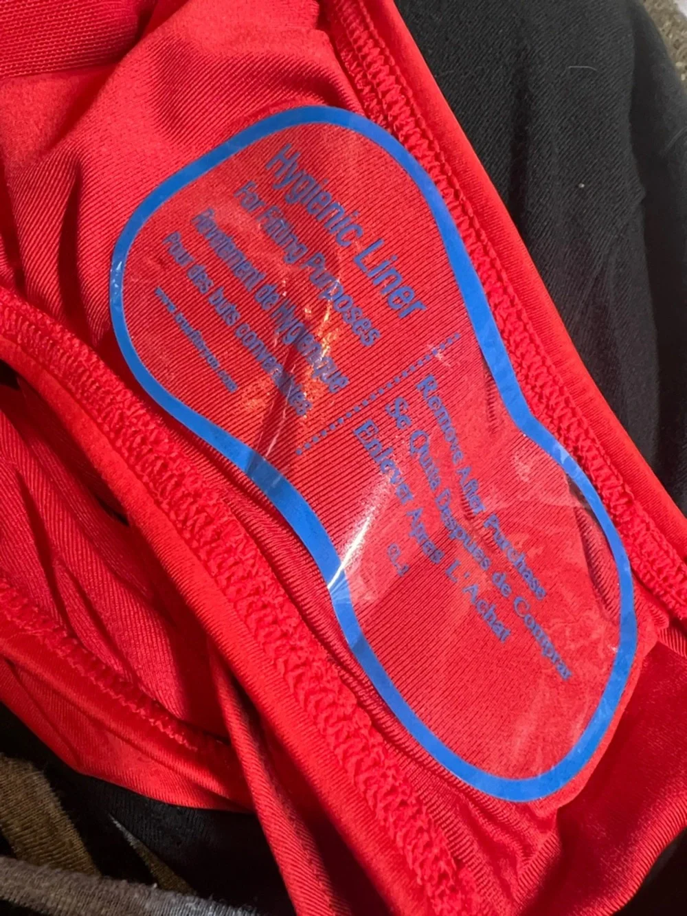 DKNY One piece tummy compression Red Swimsuit, stretch, UPF 40+, removable cups - Picture 5 of 8